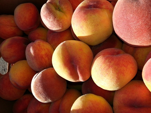 peaches-448531_640